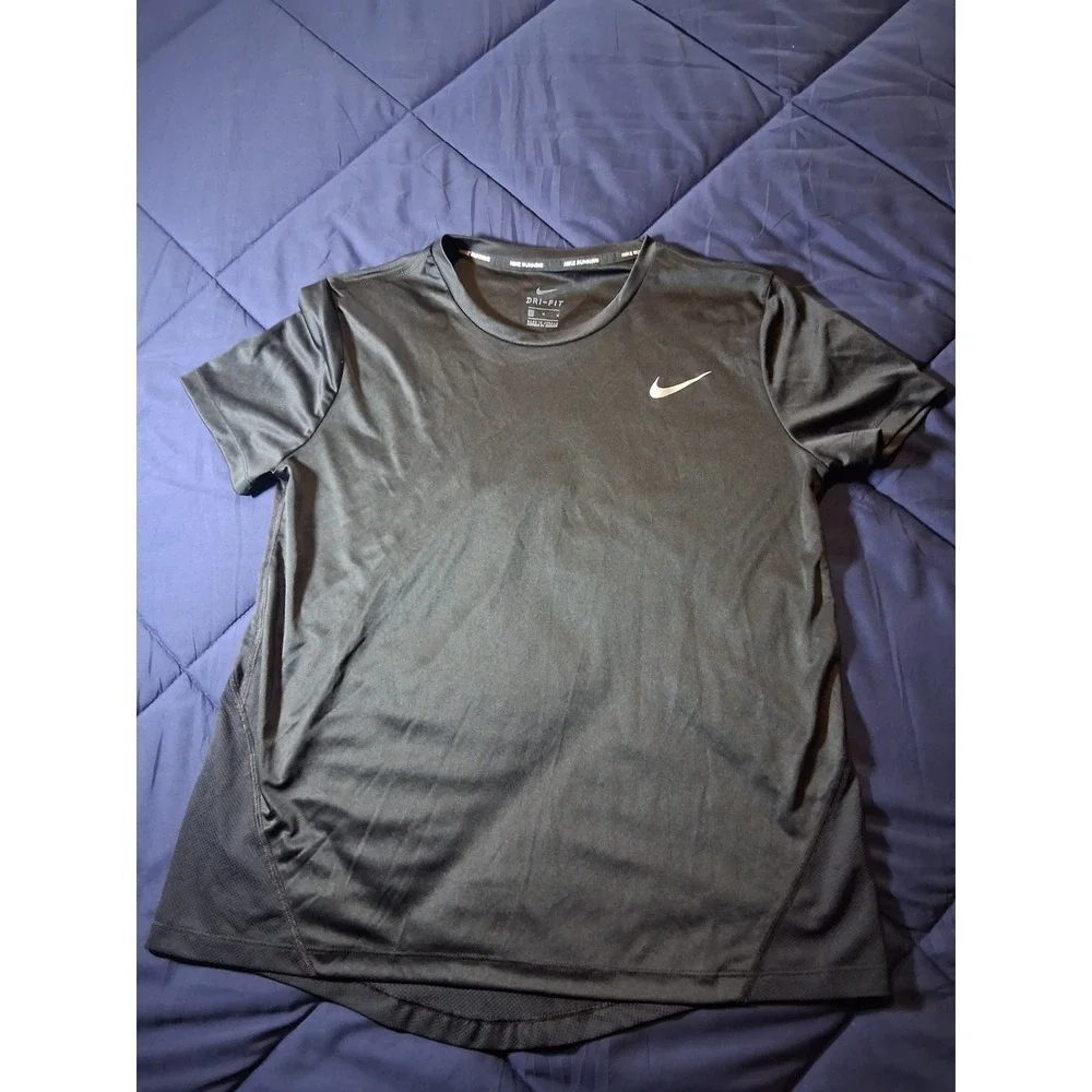 Nike Running Dri-FIT Shirt Mens Medium Black Short Sleeve Mesh Athletic Tee